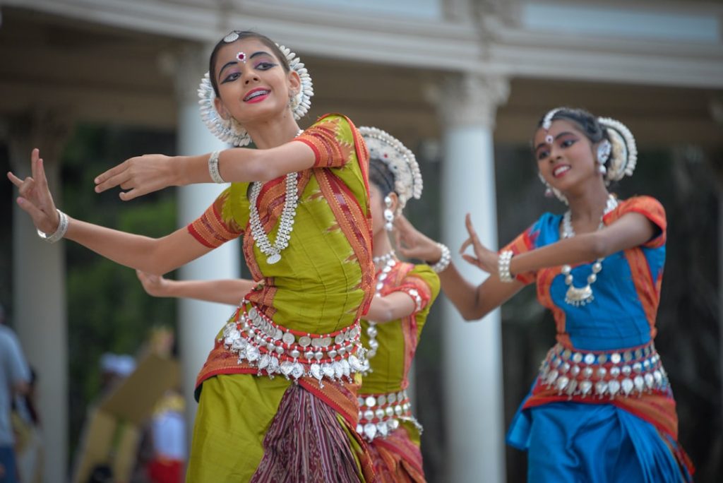 three-woman-performing-traditional-dance-hzlohmbosk